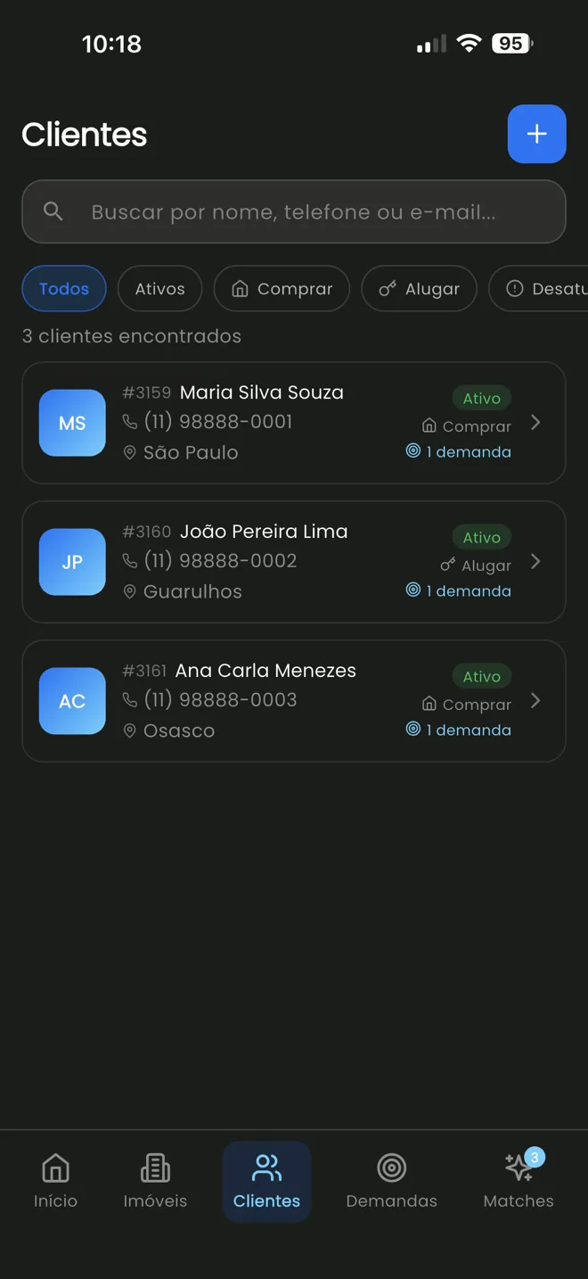 Tela de clientes com lista de contatos e follow-ups pendentes